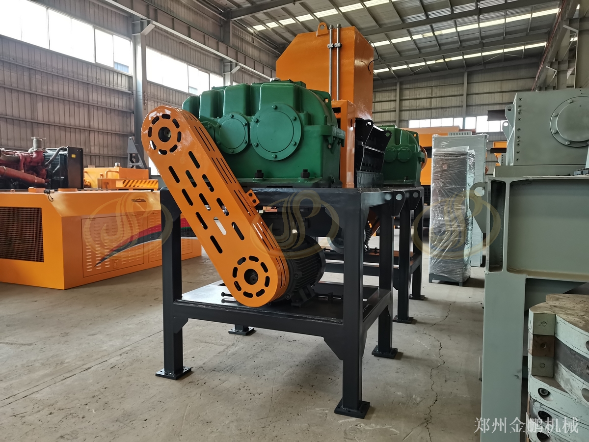 郑州金鹏工业固废破碎机选型与粗破减容处理方案