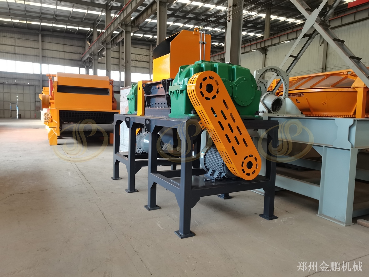 郑州金鹏工业垃圾撕碎机在废料分选前处理中的应用
