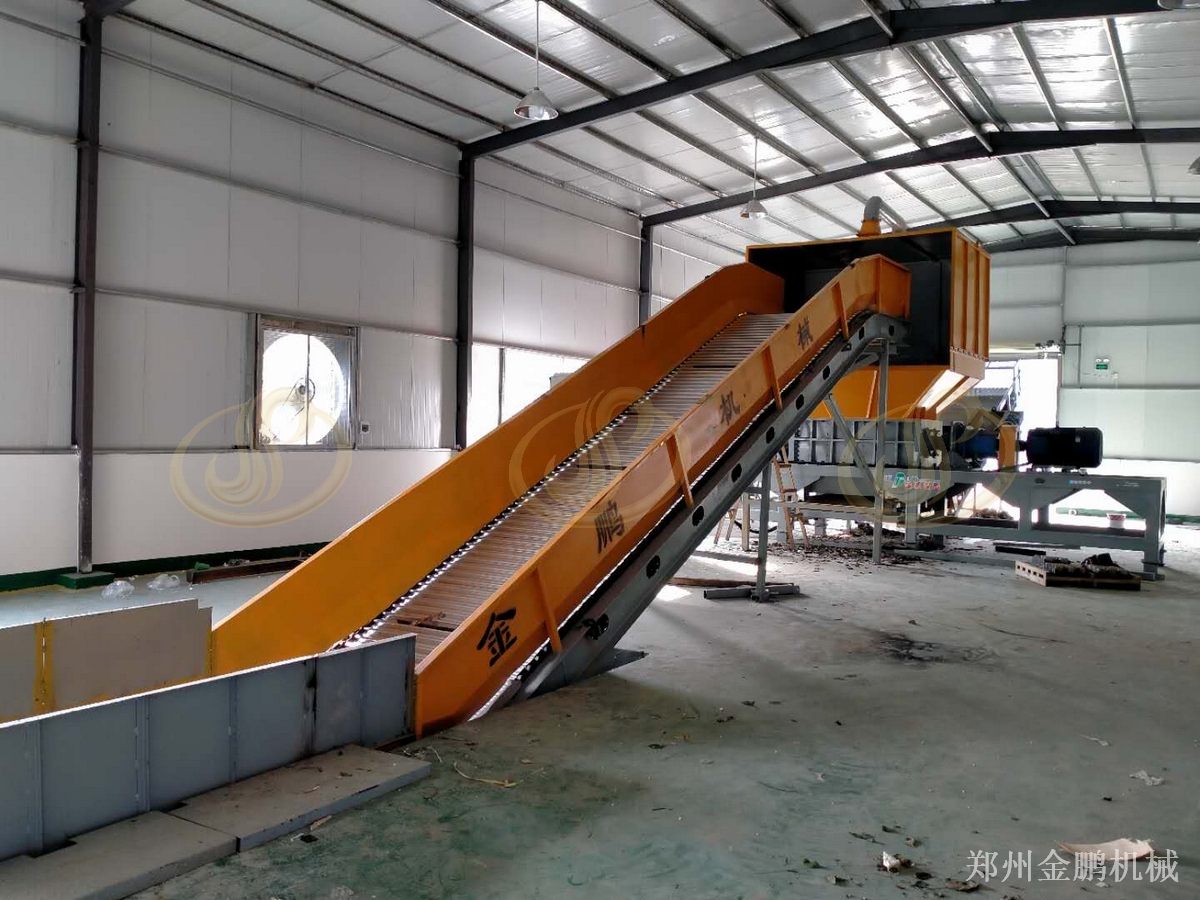 郑州金鹏大件垃圾减容设备：混合固废撕碎与转运前处理