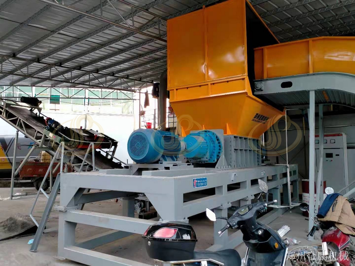郑州金鹏废旧家具处理设备PS65200双轴撕碎机**减容方案