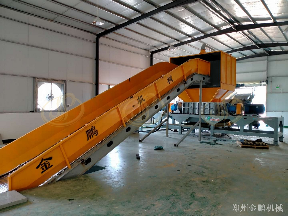 郑州金鹏废旧家具撕碎机**减容破碎方案