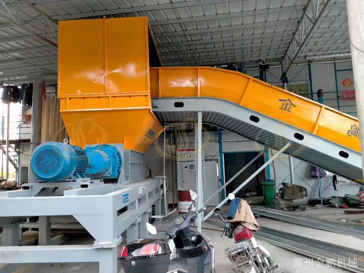 郑州金鹏双轴高扭矩撕碎机用于大件废旧家具破碎