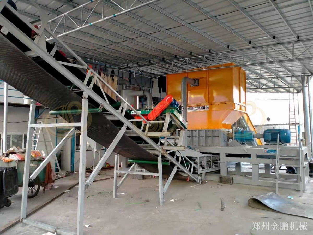 郑州金鹏废旧家具撕碎机处理含金属连接件木质家具要点