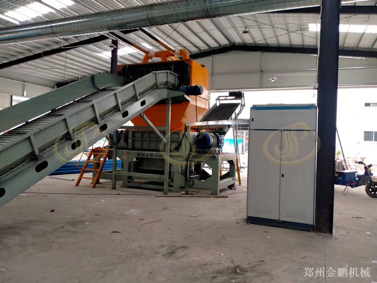 郑州金鹏垃圾减容处理设备处理废旧家具等大件垃圾的减容过程说明