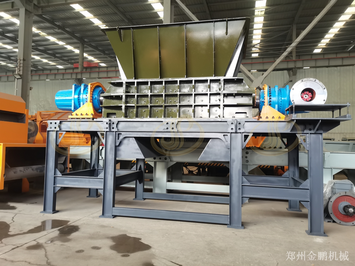 郑州金鹏城市垃圾破碎机在分拣中心的塑料桶破碎减容应用